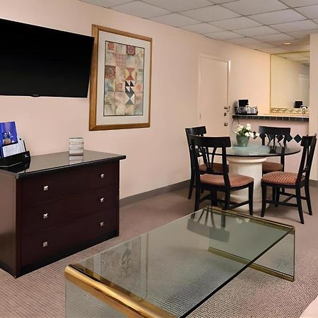 Americas Best Value Inn & Suites Вікторія Екстер'єр фото