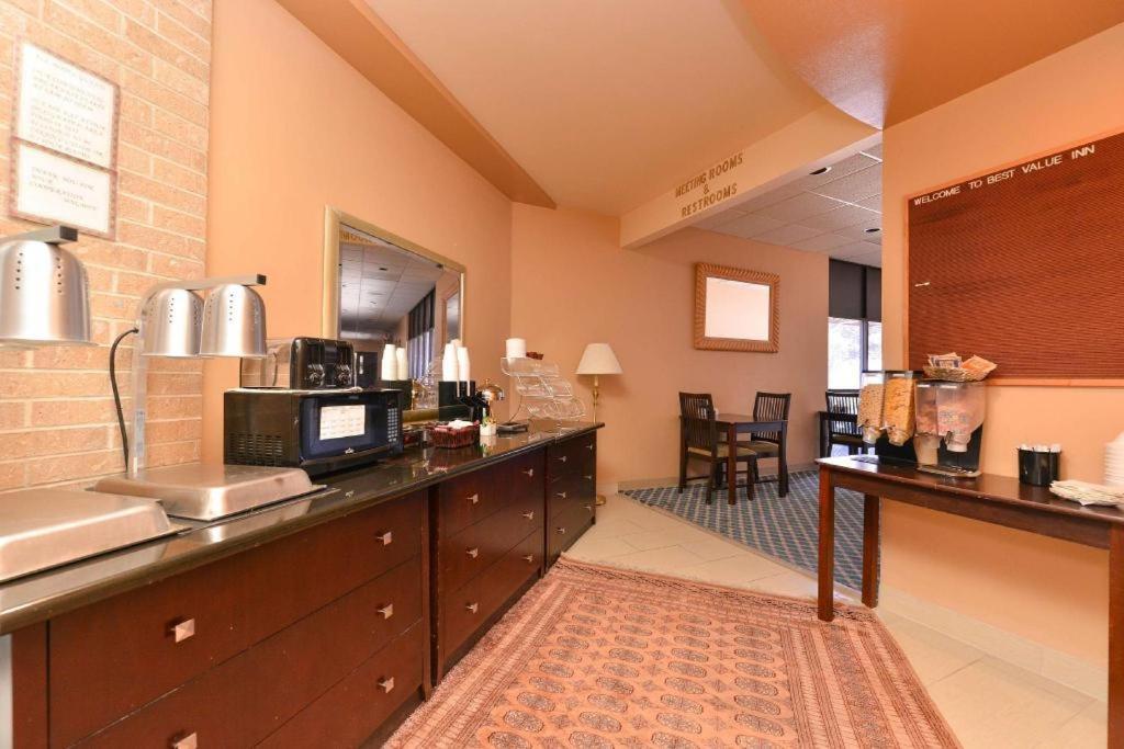 Americas Best Value Inn & Suites Вікторія Екстер'єр фото