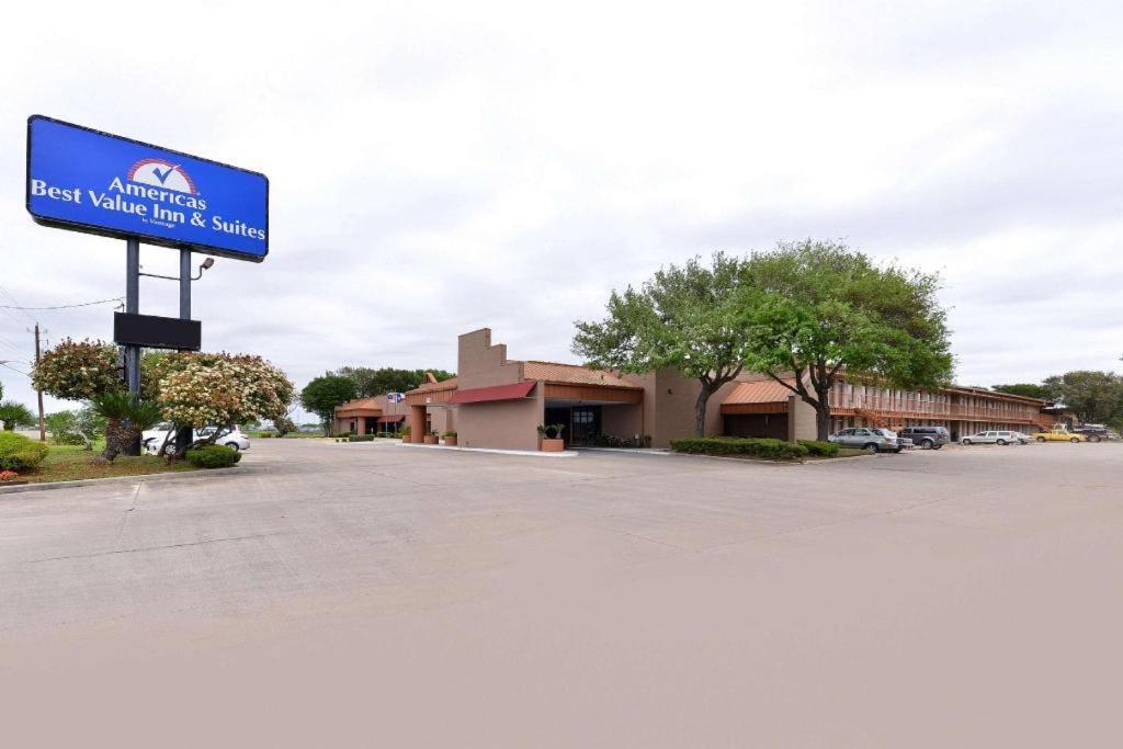 Americas Best Value Inn & Suites Вікторія Екстер'єр фото