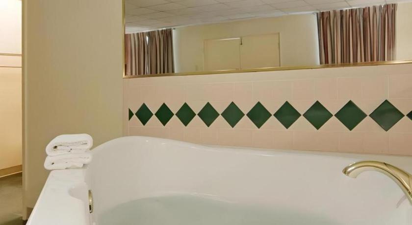 Americas Best Value Inn & Suites Вікторія Екстер'єр фото