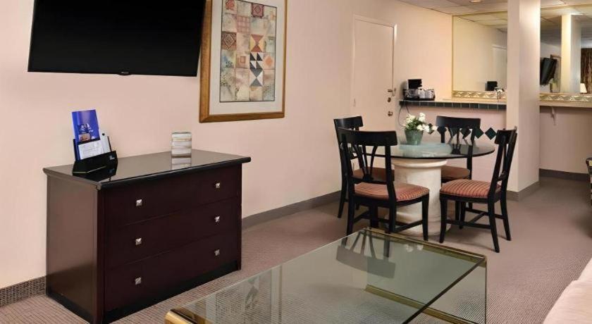 Americas Best Value Inn & Suites Вікторія Екстер'єр фото